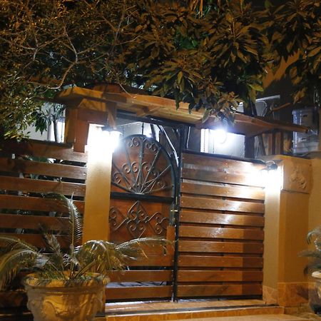 Vlorë 2 Kitarat Bb Bed & Breakfast エクステリア 写真