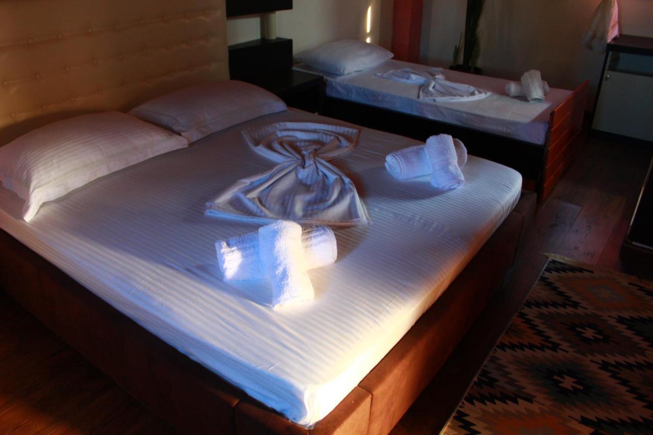 Vlorë 2 Kitarat Bb Bed & Breakfast エクステリア 写真