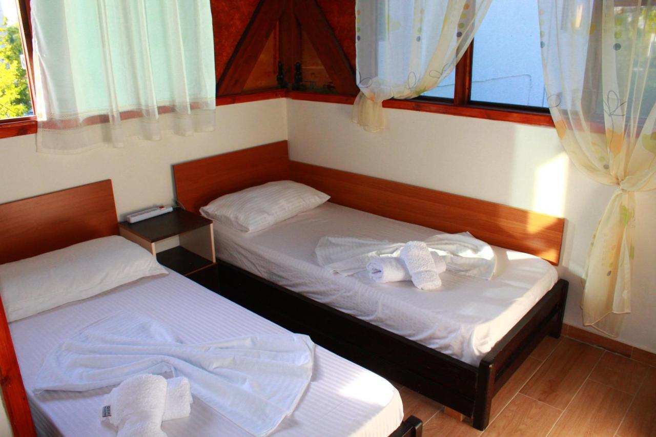 Vlorë 2 Kitarat Bb Bed & Breakfast エクステリア 写真