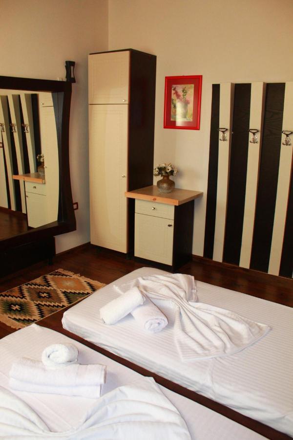 Vlorë 2 Kitarat Bb Bed & Breakfast エクステリア 写真