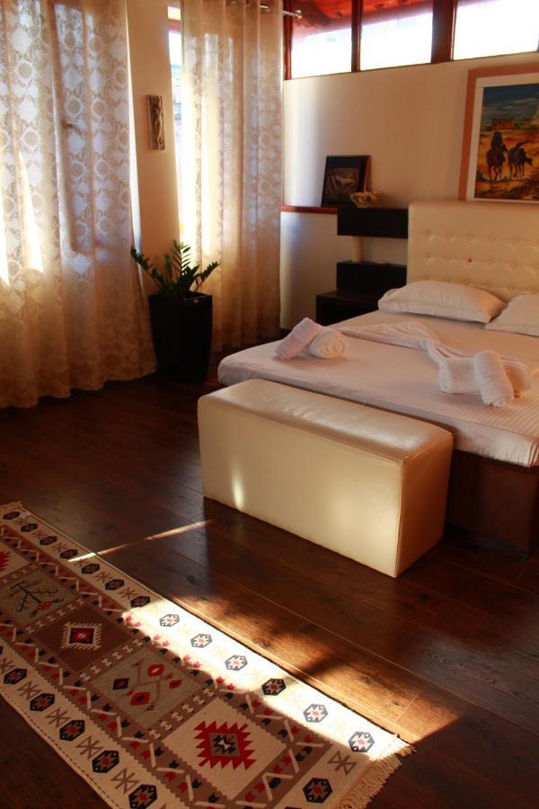 Vlorë 2 Kitarat Bb Bed & Breakfast エクステリア 写真