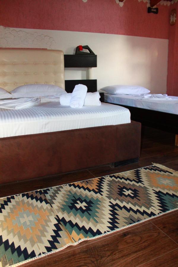 Vlorë 2 Kitarat Bb Bed & Breakfast エクステリア 写真