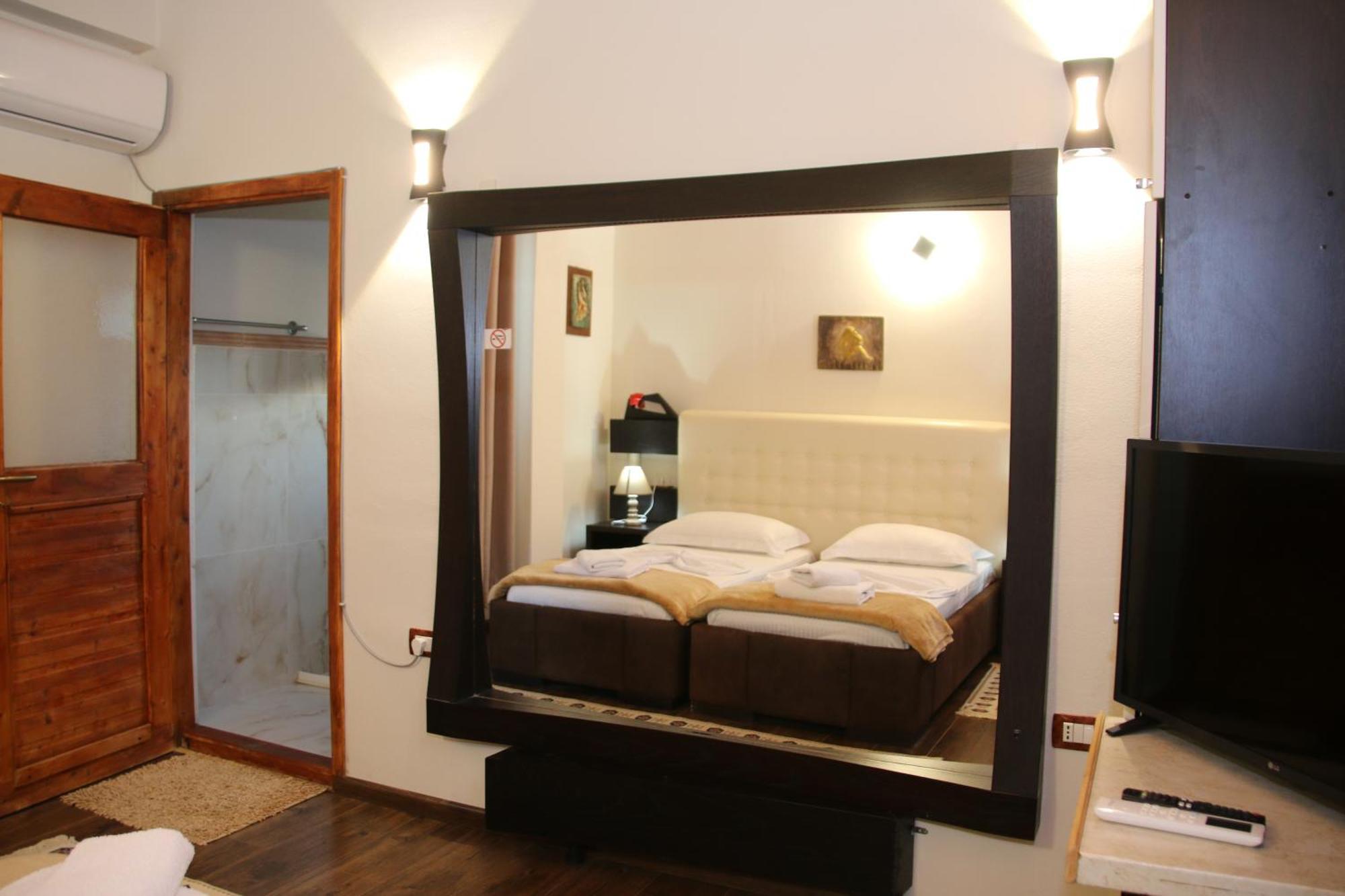 Vlorë 2 Kitarat Bb Bed & Breakfast エクステリア 写真